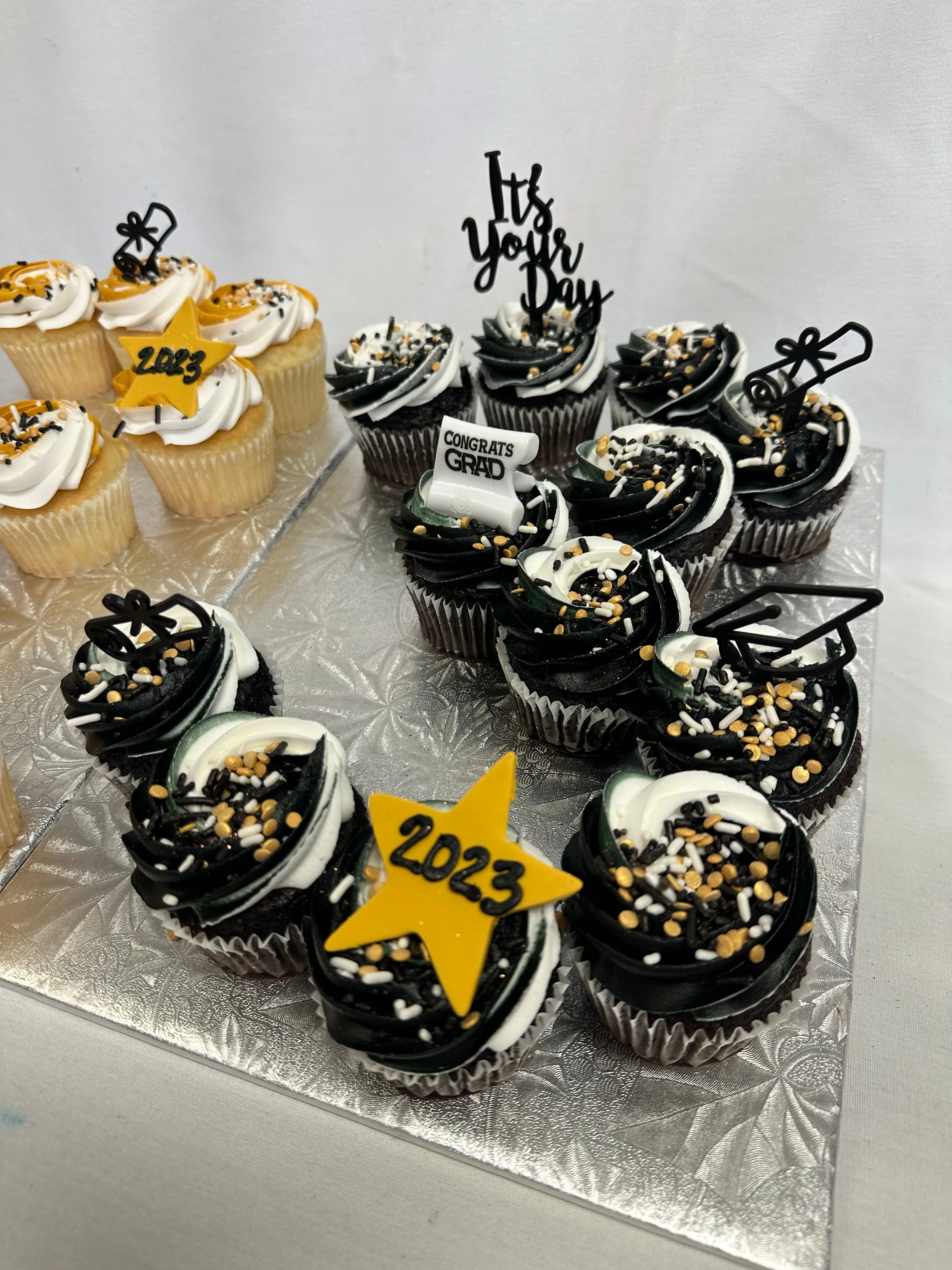 2025 Cupcake Boards (requires 7- 10 days notice)