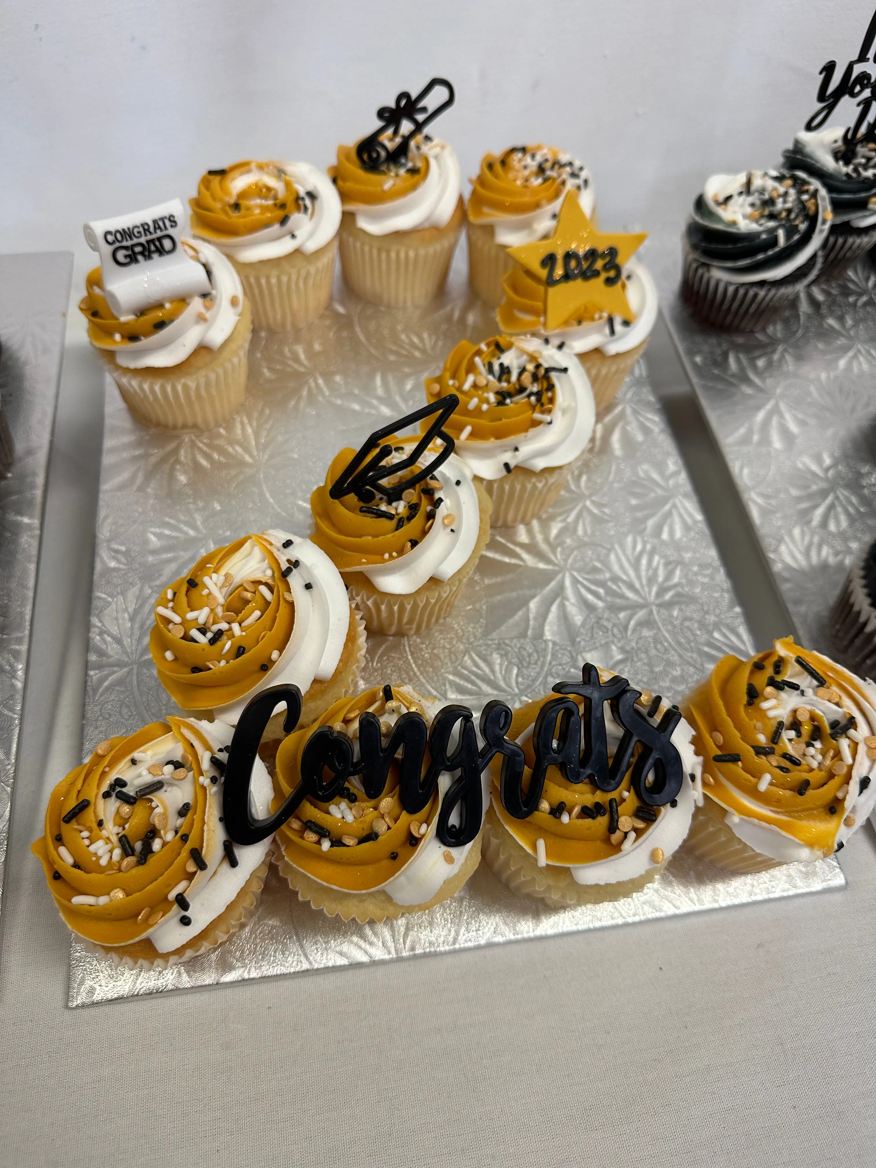 2025 Cupcake Boards (requires 7- 10 days notice)