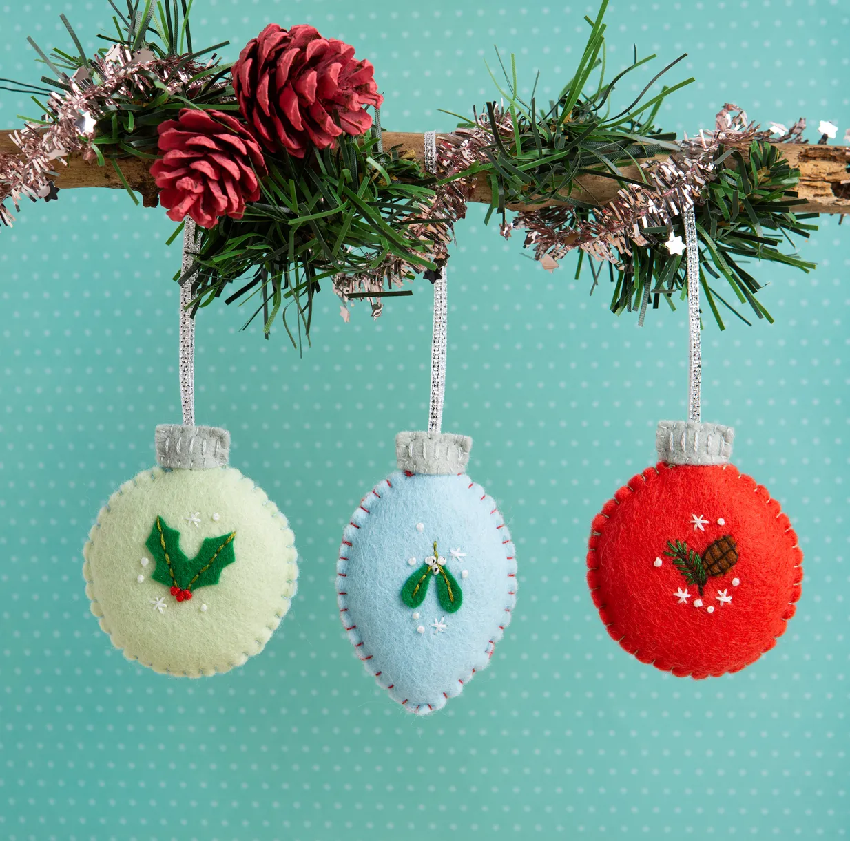 Christmas Baubles Felt Craft Kit