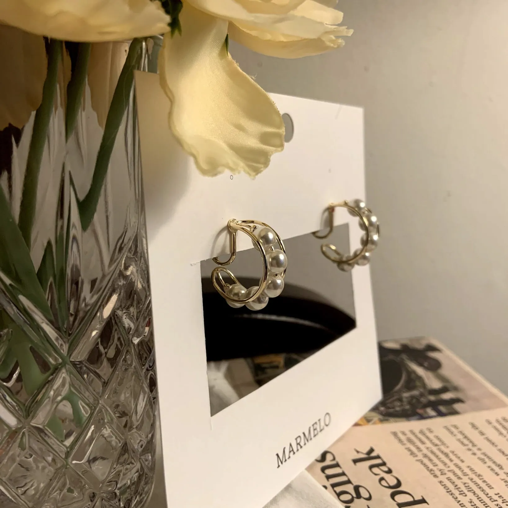 [Clip on] Single Row Pearl Hoop earrings