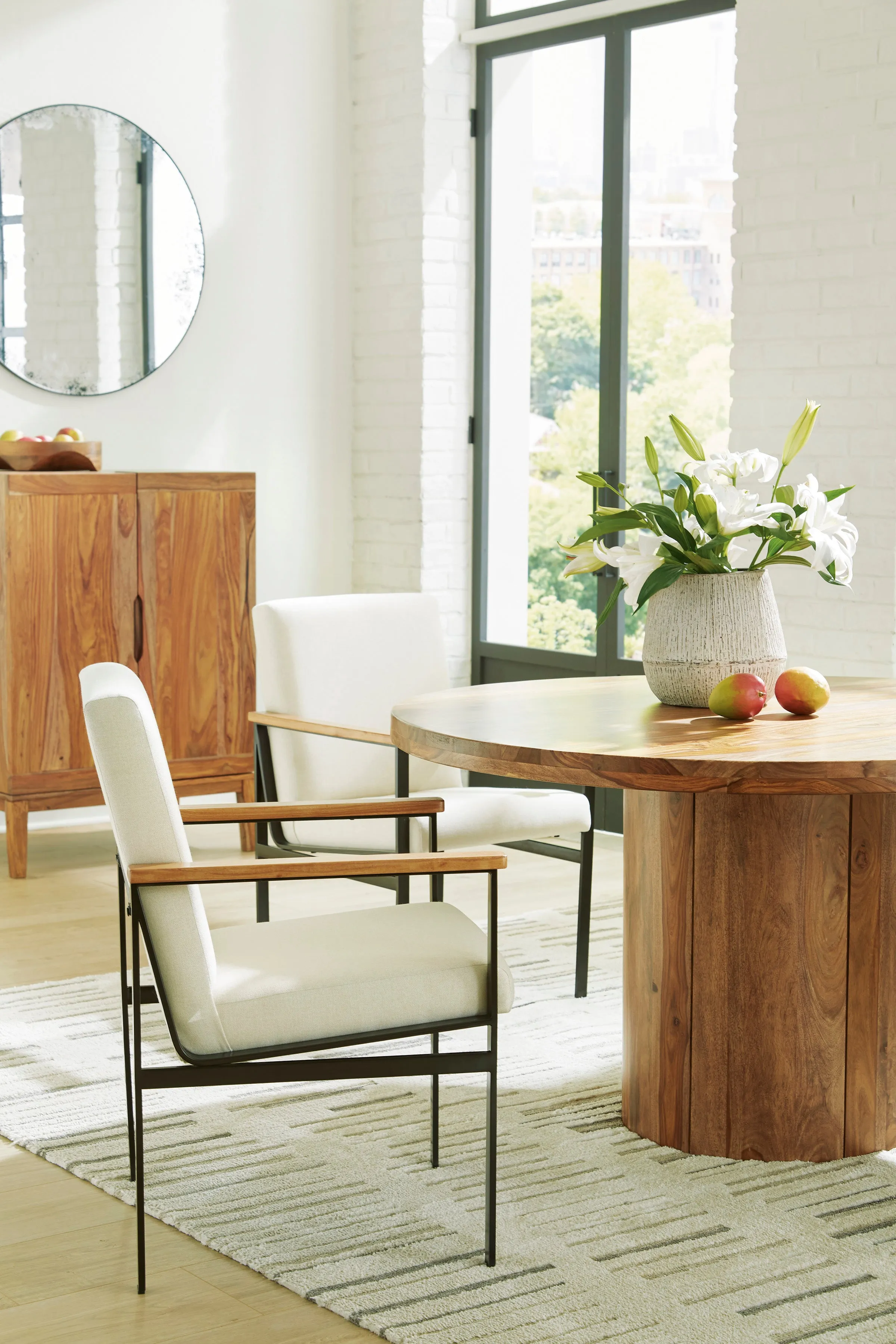 Dahlia 54" Round Table & 4 Arm Chairs