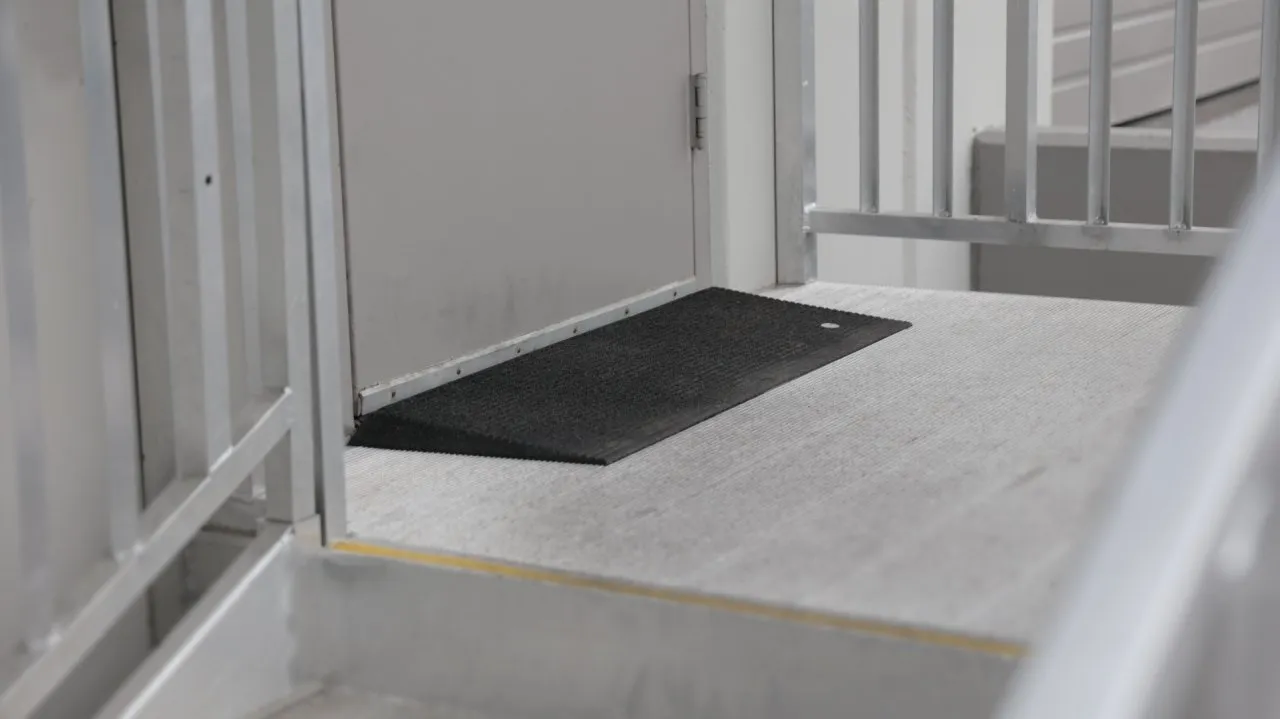 EZ-Access Rubber Transitions Angled Entry Mat 1.5