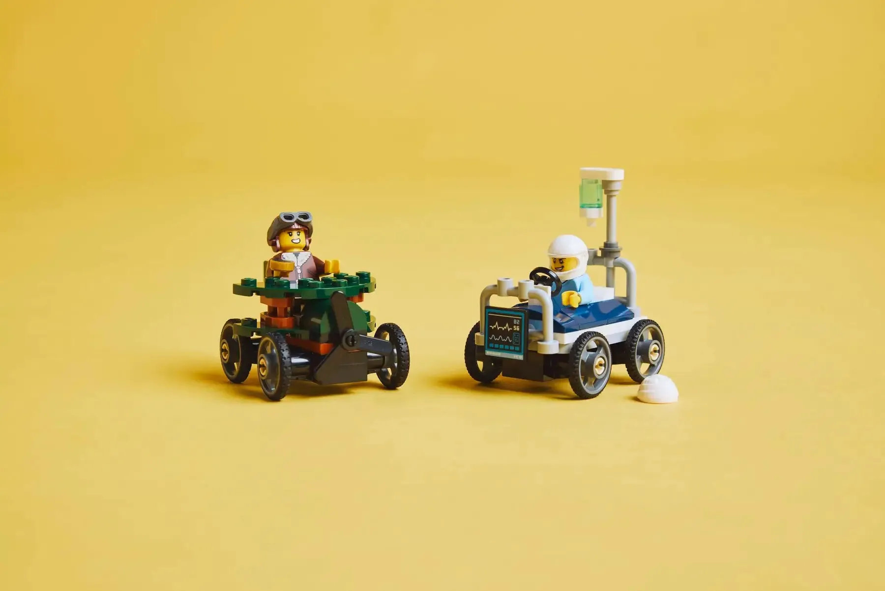Lego Airplane vs. Hospital Bed Ra.. (60459)