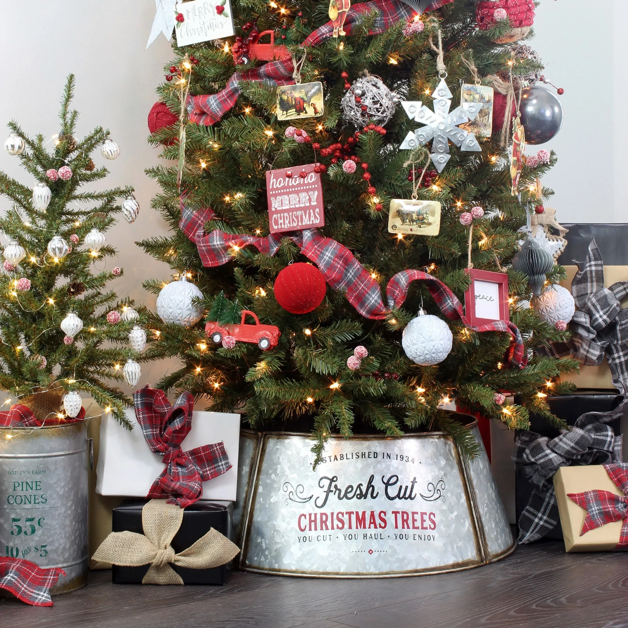 Metal Christmas Tree Collar (23-Inch Base)