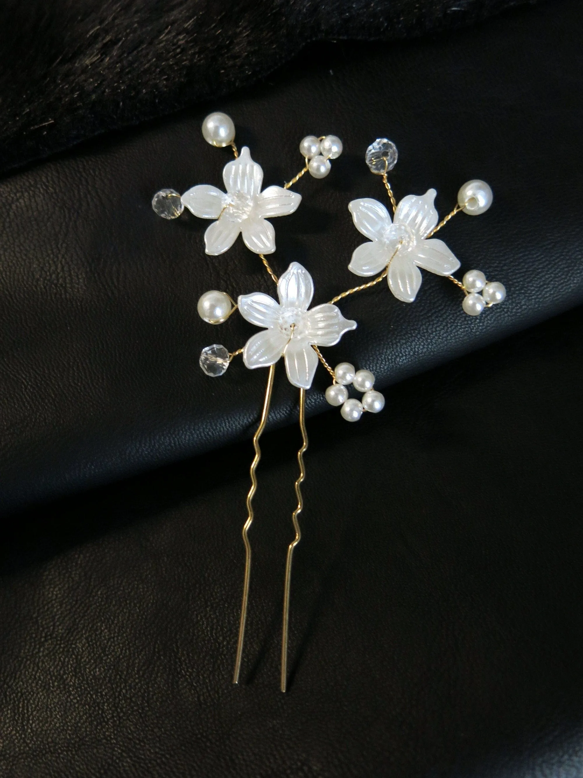 Pearl Flower Gold Wire Hairpin, Three Flowers Wedding Hair Pin Hairpiece, Bridal Pearl Floral Hairpin