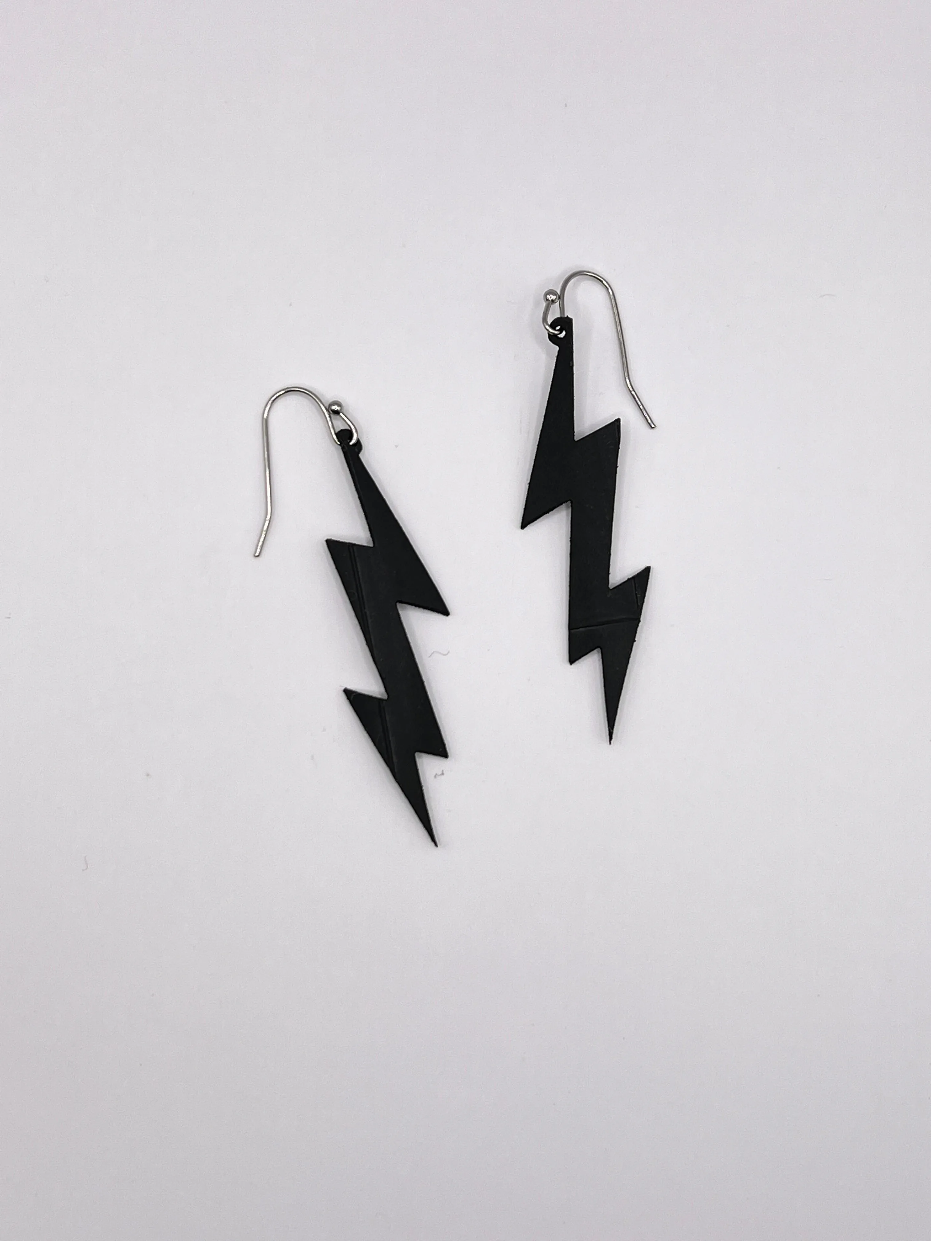 simple lightning bolt rubber earring