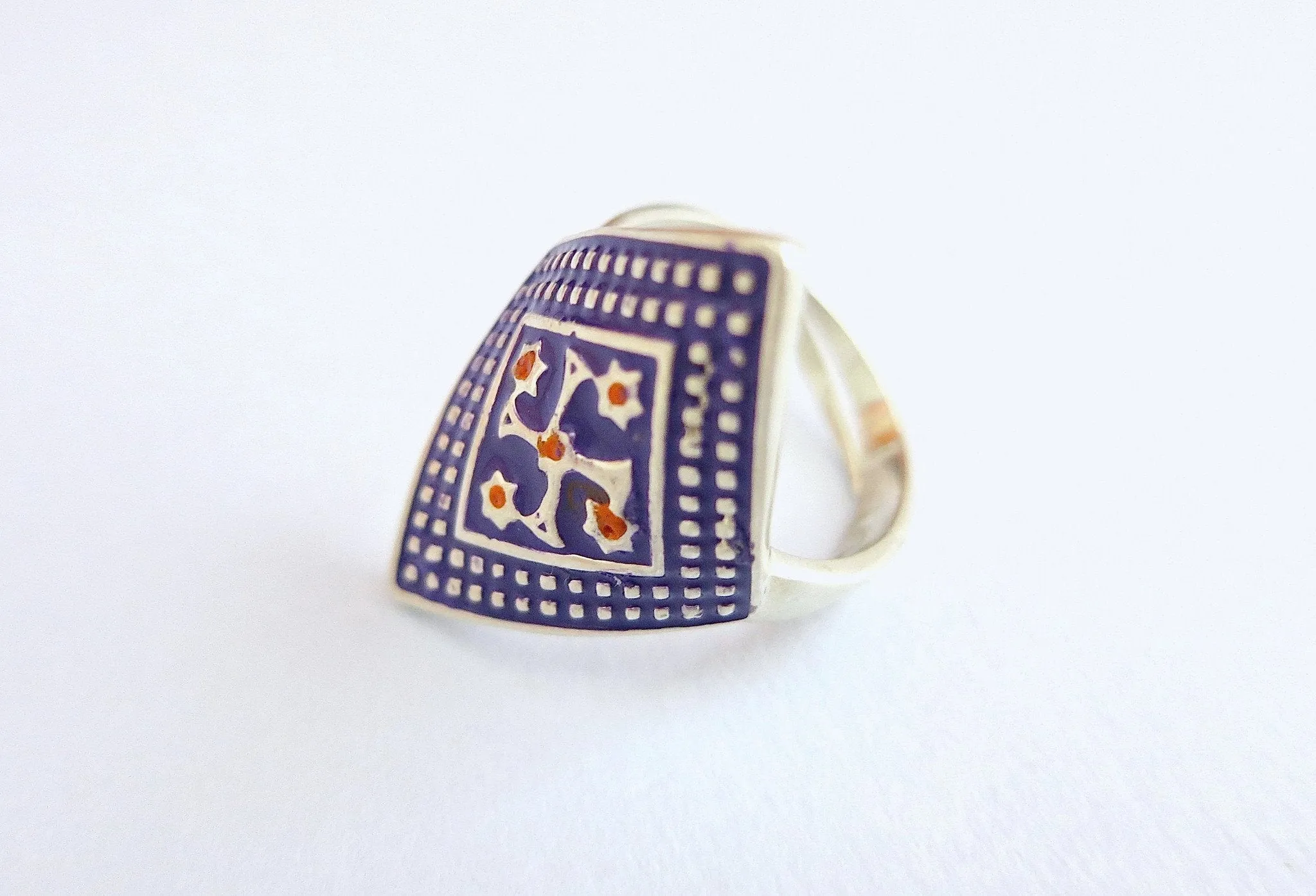 Unique, enamel-work, wrap-around Multani ring