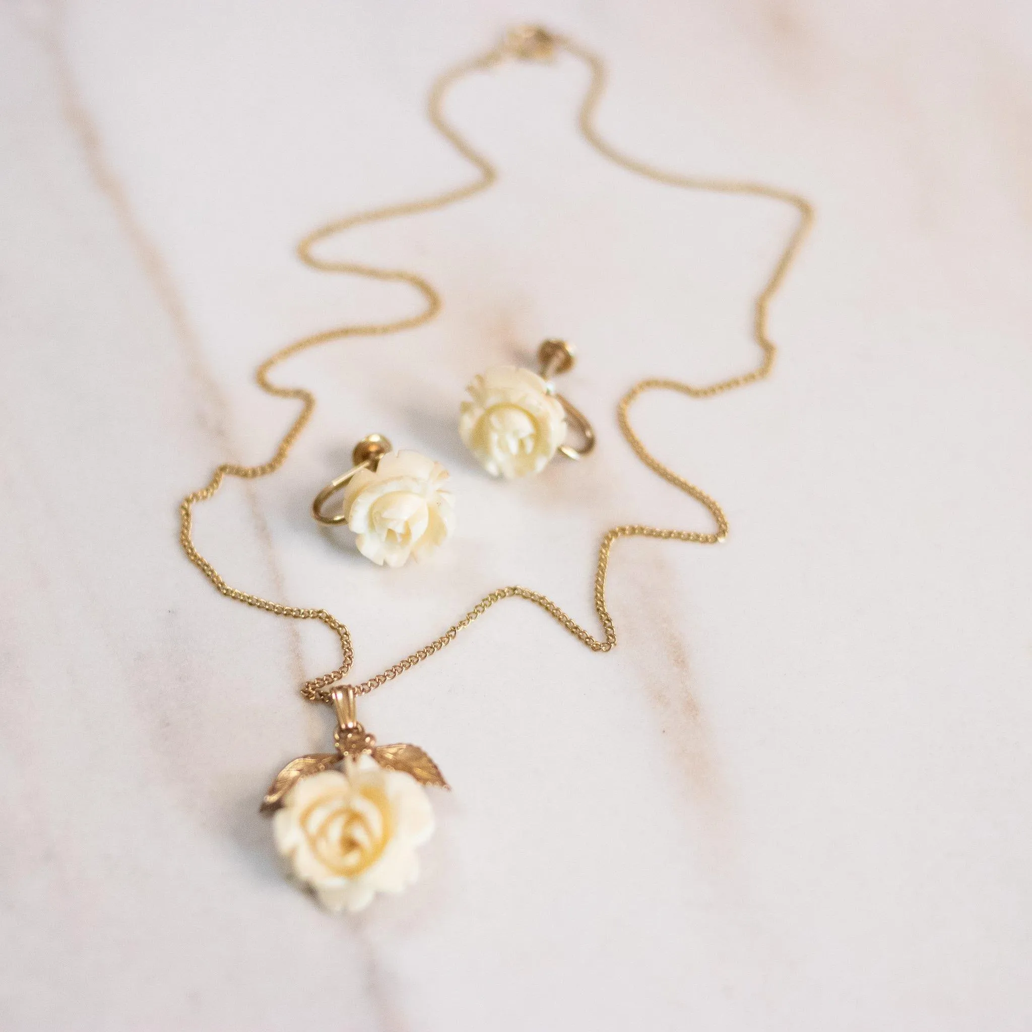 Vintage Petite White Rose Necklace