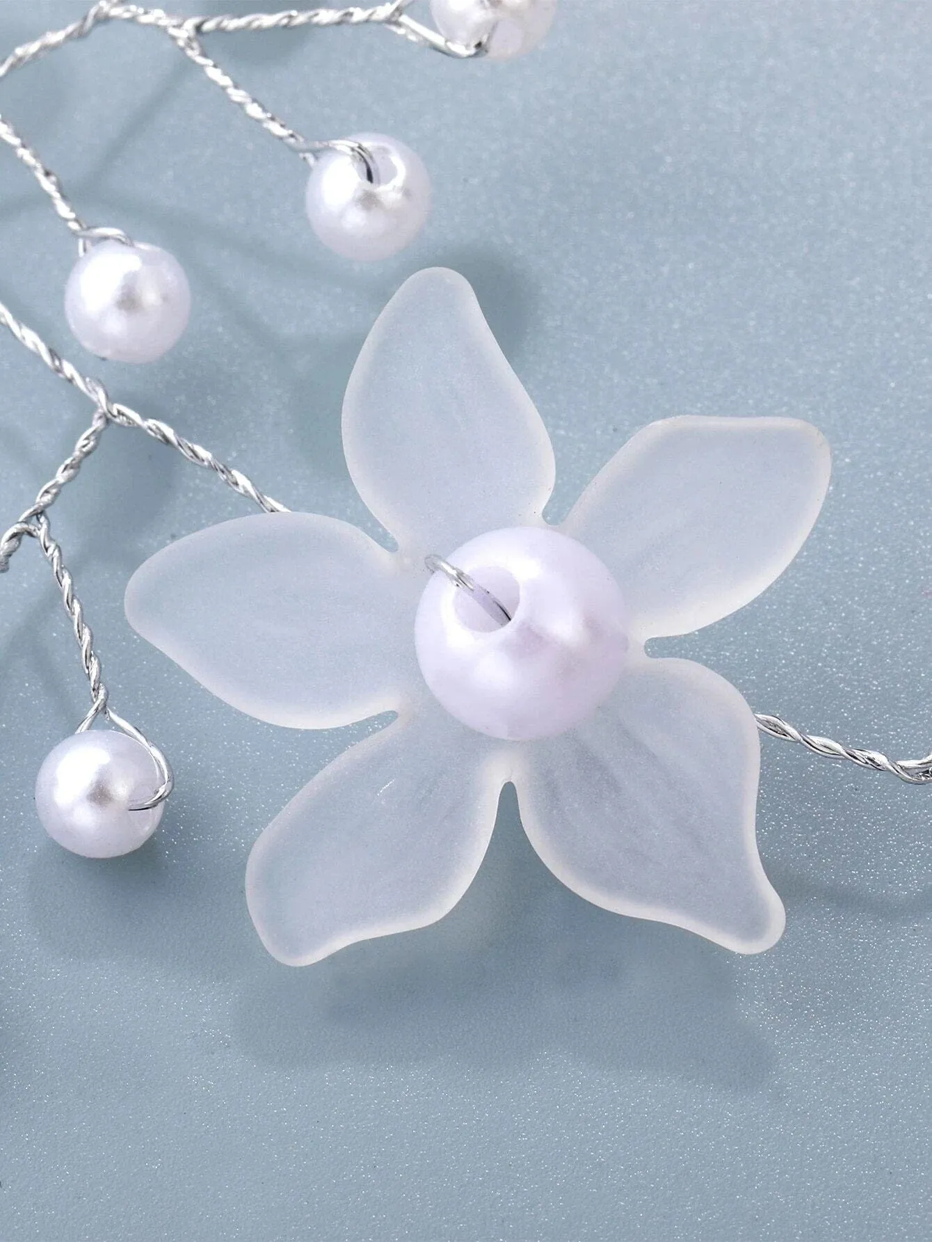 White Flower Pearl Hair Vine, Bridal Floral Wire Hairpiece, Wedding Silver Wire Headband Head Wreath